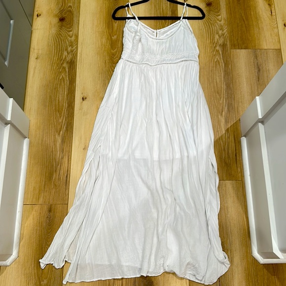 White maxi dress - Picture 3 of 3